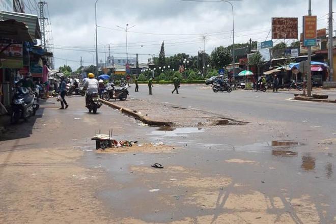 Vụ xe khách tông chết 4 người: Cảnh tượng thật kinh hoàng-1