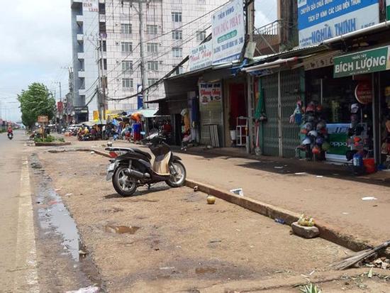 Vụ xe khách tông chết 4 người: 'Cảnh tượng thật kinh hoàng'