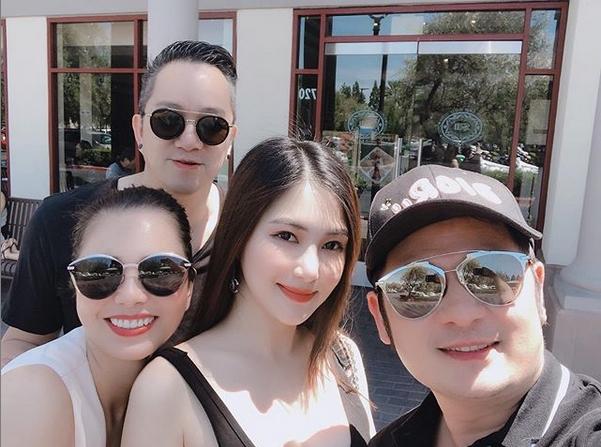 Tạo dáng sang chảnh trên máy bay nhưng Hồ Ngọc Hà lại bị bạn thân soi để tóc rối-5