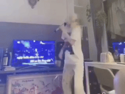 Giọng hát Nam Em bỗng nhiên biến dạng trong MV mới của Jun Phạm-5