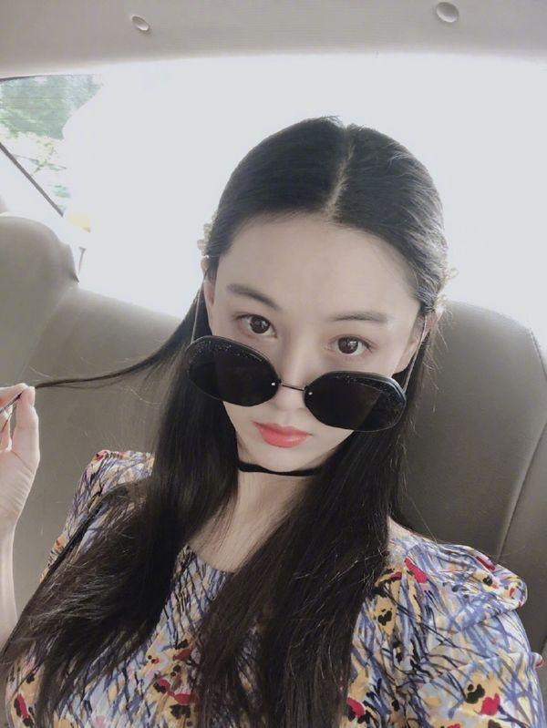 Sau 4 tháng sinh con tình địch Phạm Băng Băng Trương Hinh Dư khoe vòng eo thon gọn tới mức khó tin-7