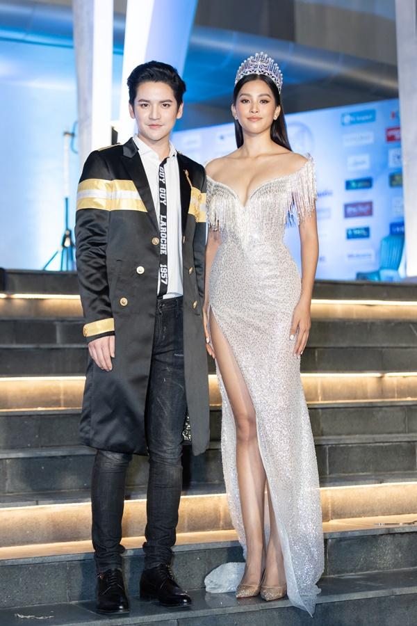 Lương Bằng Quang sánh bước dàn hoa hậu đình đám trên thảm đỏ Miss World Vietnam 2019-4