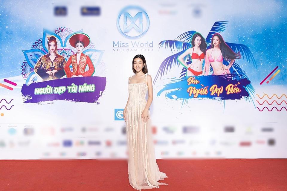 Đụng váy xuyên thấu lộ cả nội y nhưng Đỗ Mỹ Linh - Sam - Jolie Nguyễn vẫn đẹp bất chấp-2