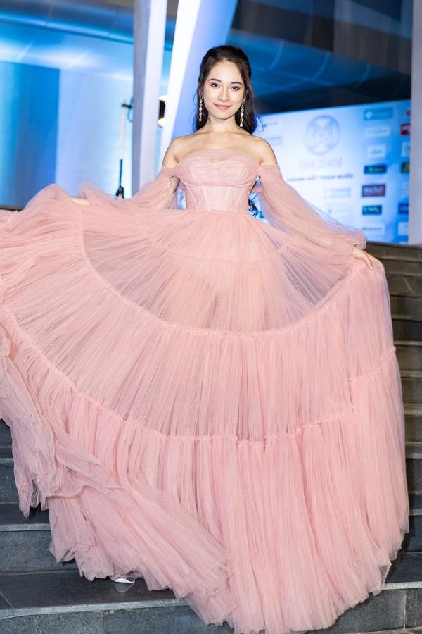 Lương Bằng Quang sánh bước dàn hoa hậu đình đám trên thảm đỏ Miss World Vietnam 2019-14