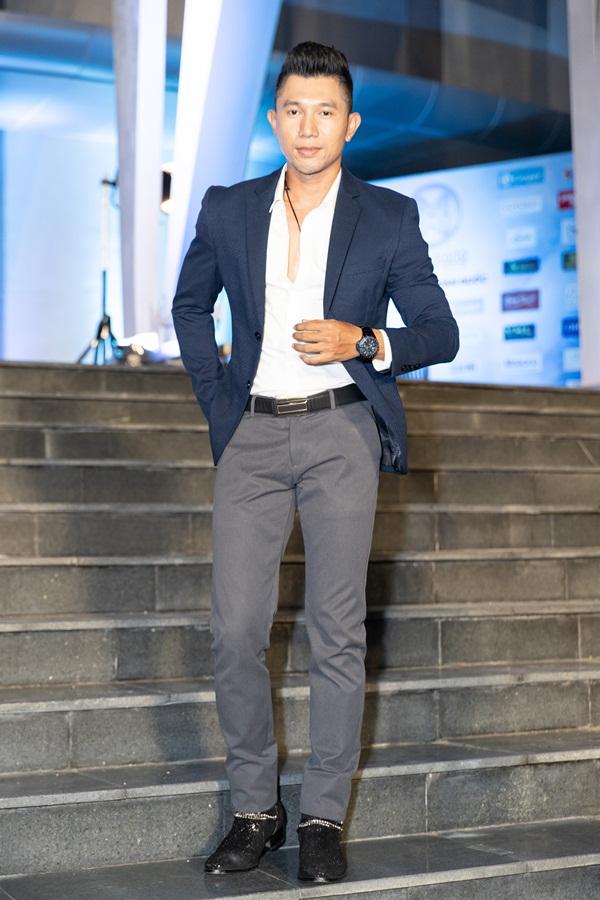 Lương Bằng Quang sánh bước dàn hoa hậu đình đám trên thảm đỏ Miss World Vietnam 2019-7