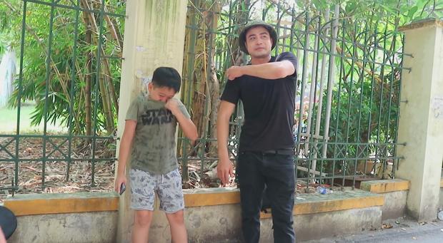 Fan nhí Về Nhà Đi Con òa khóc khi gặp Khải ngoài đời: Chú đi tù thật ạ?-1