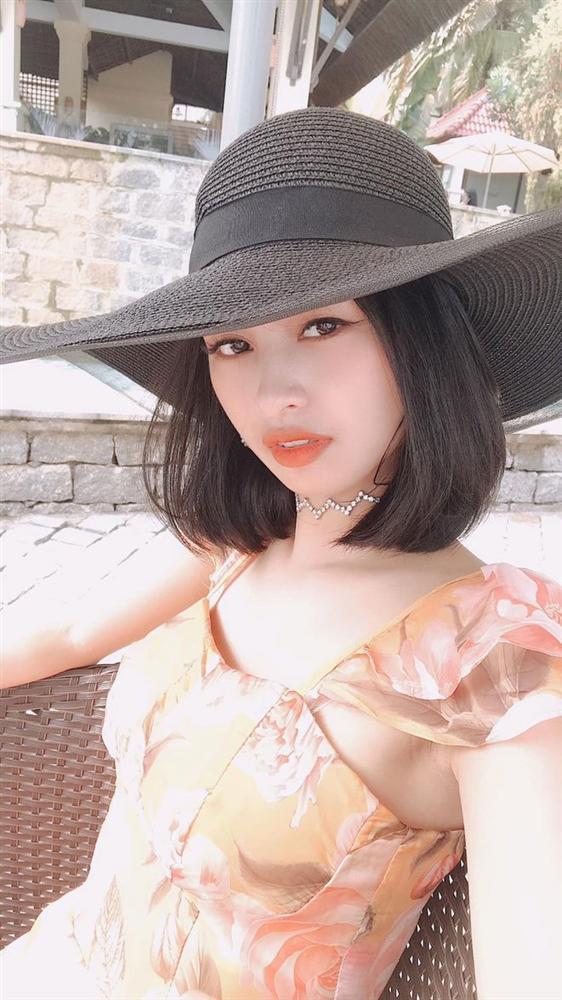 Mặc gợi cảm chụp ảnh trên phố Trần Duy Hưng, gái xinh nhận về loạt phản ứng gây sốc của dân mạng-4