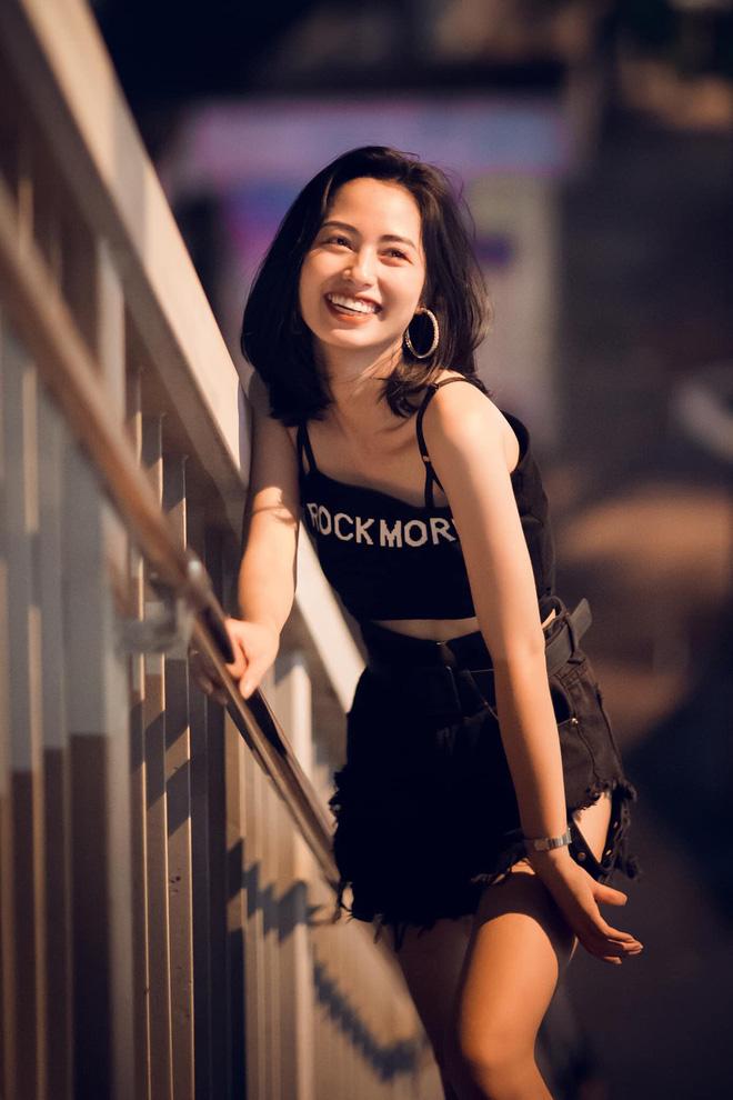 Mặc gợi cảm chụp ảnh trên phố Trần Duy Hưng, gái xinh nhận về loạt phản ứng gây sốc của dân mạng-2