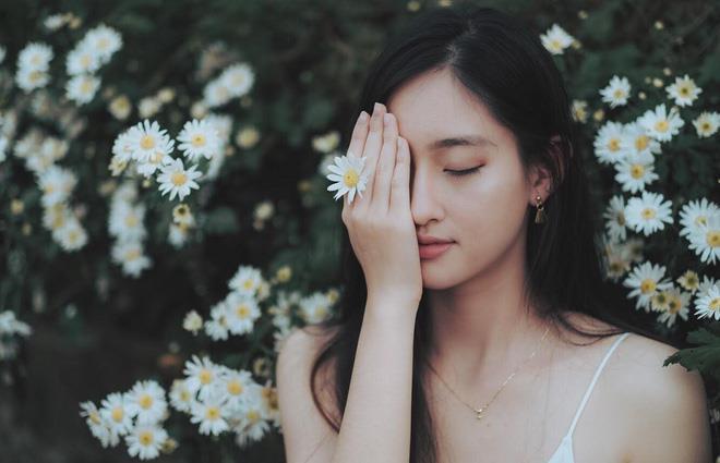 Lương Thùy Linh vừa đăng quang Miss World Vietnam 2019 đã bị khai quật ảnh mặt mộc đáng ngạc nhiên-8
