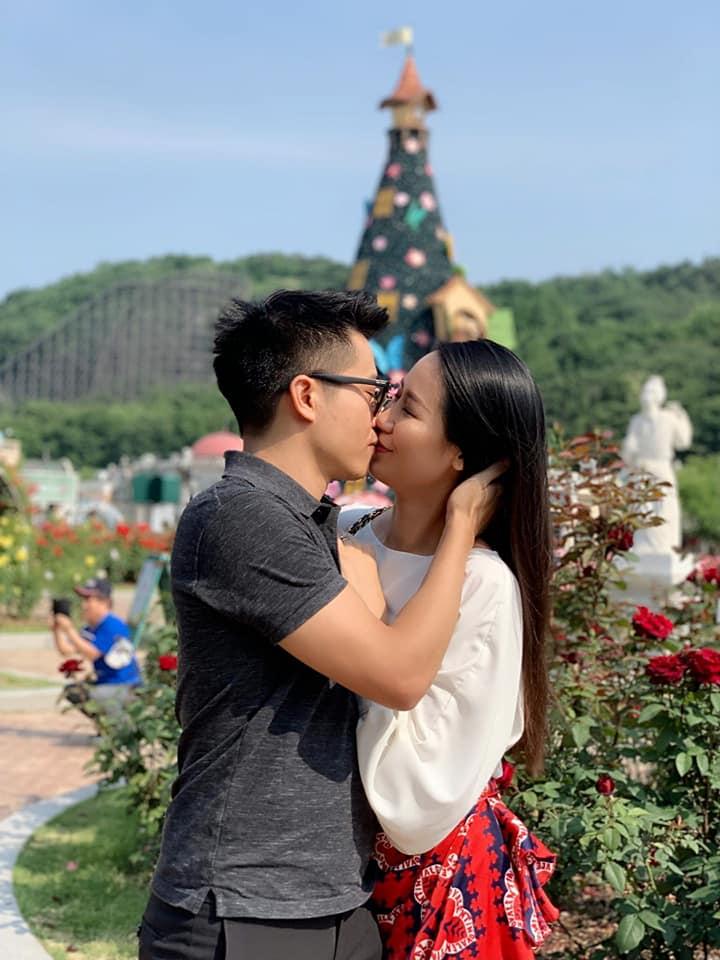 Đăng ảnh lấp ló vòng một, MC Dự báo thời tiết gây bão mạng ngày mưa gió-7