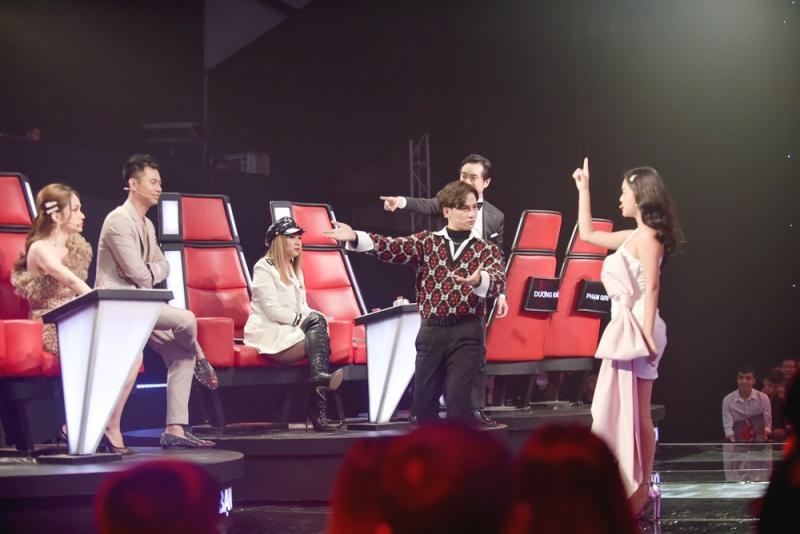 Tình chị em sứt mẻ, Hương Giang hợp lực cùng Lưu Thiên Hương bấm chặn Phạm Quỳnh Anh-4