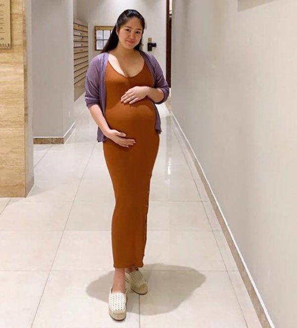 Mang bầu cho chồng trẻ, Lê Phương phát tướng, mặt nọng vẫn được khán giả khen: Quá cưng!-1