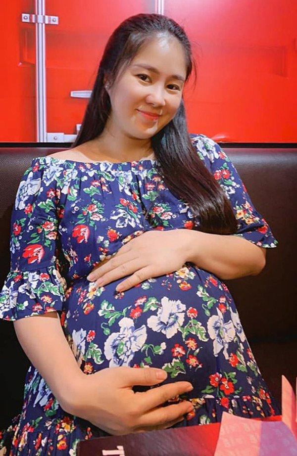 Mang bầu cho chồng trẻ, Lê Phương phát tướng, mặt nọng vẫn được khán giả khen: Quá cưng!-2