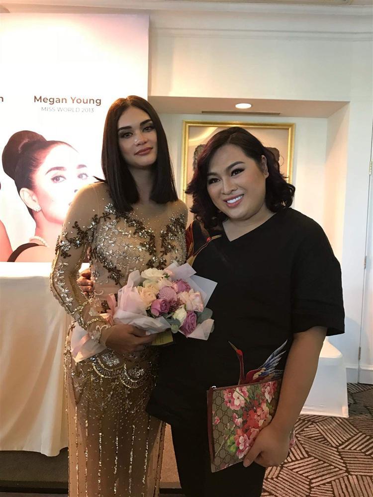NTK váy dạ hội của Miss World Vietnam 2019: ‘Lương Thuỳ Linh rất ngoan, lễ phép và hiểu chuyện’-8