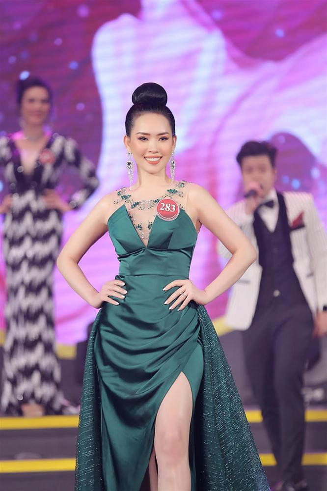 NTK váy dạ hội của Miss World Vietnam 2019: ‘Lương Thuỳ Linh rất ngoan, lễ phép và hiểu chuyện’-4