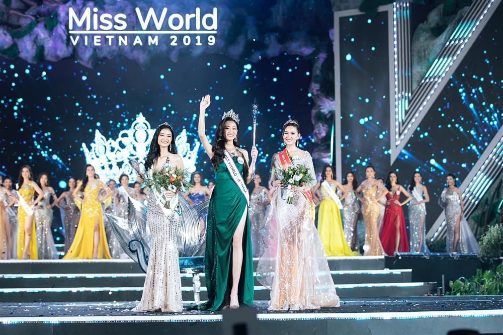 NTK váy dạ hội của Miss World Vietnam 2019: ‘Lương Thuỳ Linh rất ngoan, lễ phép và hiểu chuyện’-6