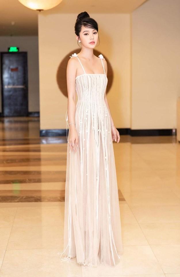 Đụng váy xuyên thấu lộ cả nội y nhưng Đỗ Mỹ Linh - Sam - Jolie Nguyễn vẫn đẹp bất chấp-7