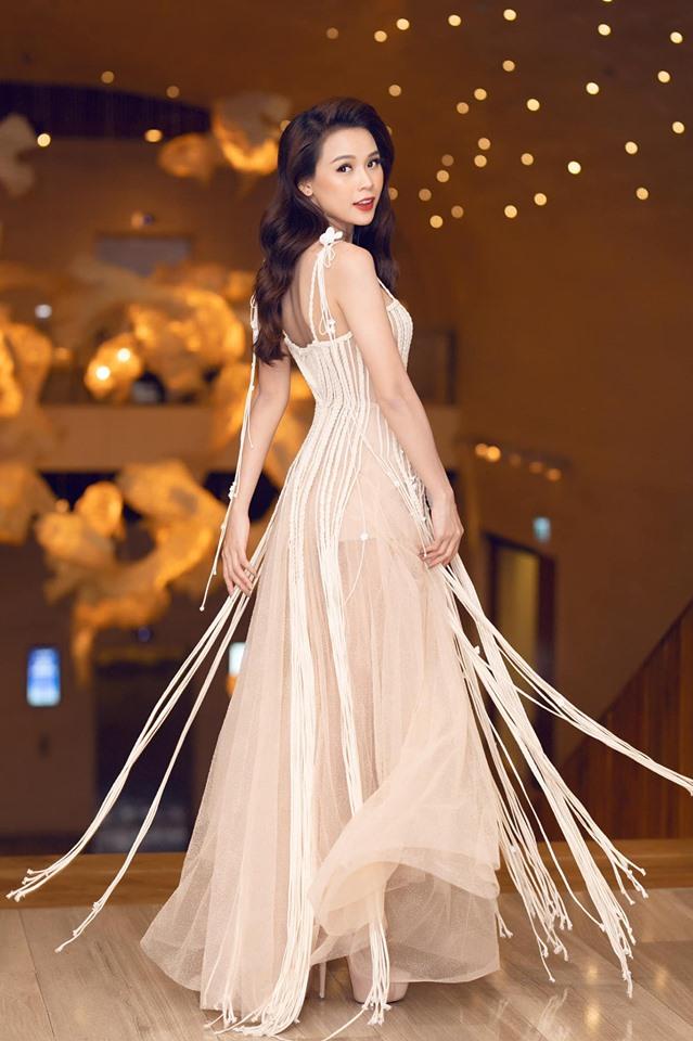 Đụng váy xuyên thấu lộ cả nội y nhưng Đỗ Mỹ Linh - Sam - Jolie Nguyễn vẫn đẹp bất chấp-5