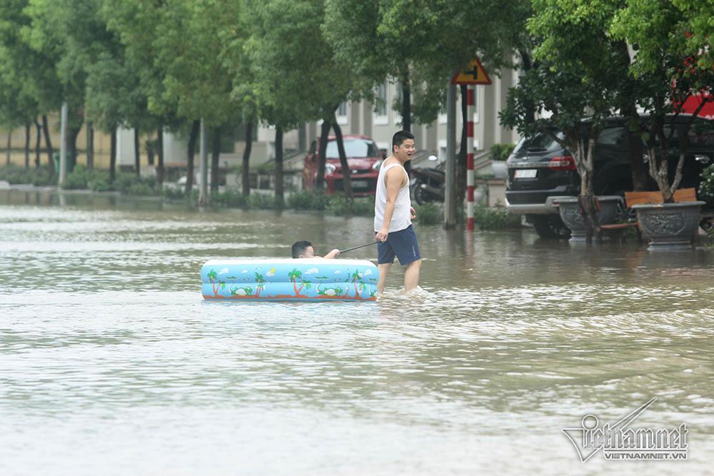 Biển nước bao vây khu biệt thự triệu đô ở Hà Nội-7