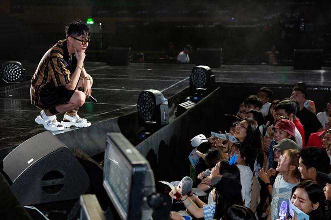 Sơn Tùng M-TP nhận lời cầu hôn của fan nữ 16 tuổi-9