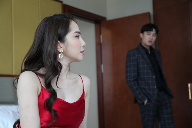 Cá sấu chúa Quỳnh Nga và dàn người đẹp dở khóc dở cười vì diễn cảnh hôn-5