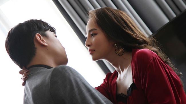 Cá sấu chúa Quỳnh Nga và dàn người đẹp dở khóc dở cười vì diễn cảnh hôn-2