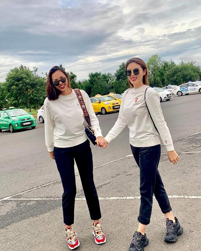 Kỳ Duyên - Minh Triệu tình tứ diện váy đôi rồi cùng nhau đập hộp iPhone tà tữa-10