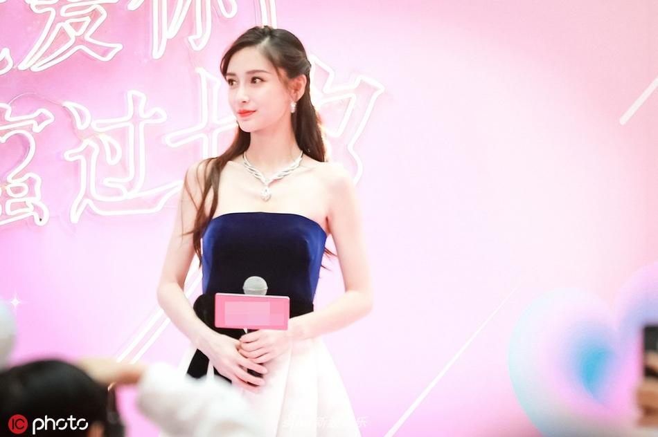 Ở loạt ảnh cam thường, nhan sắc Angela Baby vẫn đẹp bất chấp nhưng thân hình da bọc xương thì bao giờ mới cải thiện được đây?-3