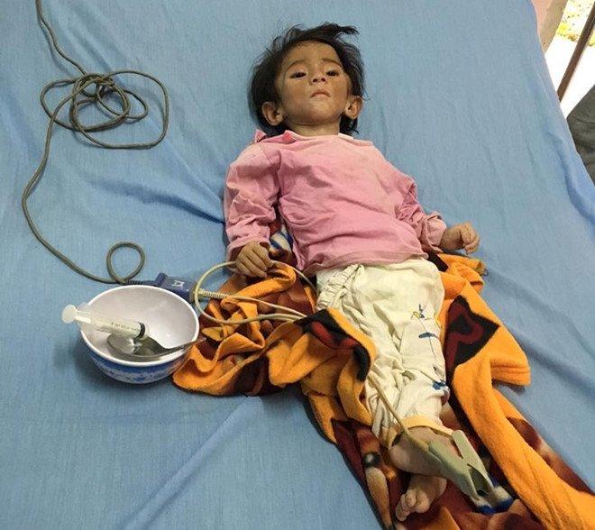 Từng gây xôn xao với cân nặng 3,5kg khi 14 tháng tuổi, cuộc sống của bé gái Lào Cai bây giờ như thế nào?-1