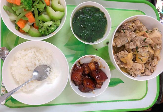 Mẹ chồng vàng mười chuẩn bị cơm ở cữ được con dâu khoe khéo còn dân mạng hết lời ca ngợi-2