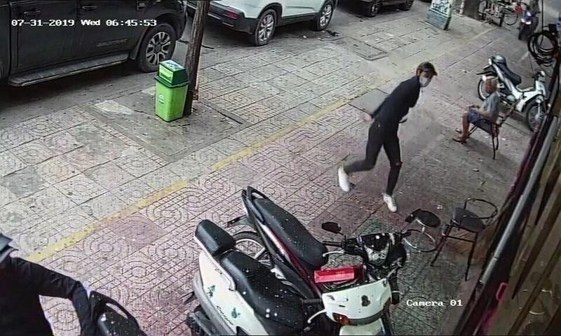 Công an bắt giam em rể chủ quán Phở Hòa Pasteur-3