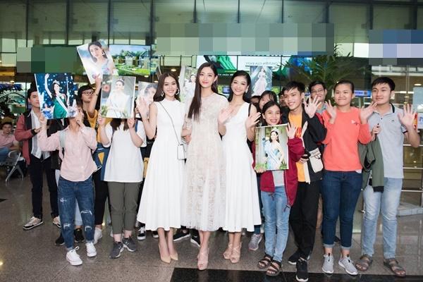 Tân Hoa hậu Thế giới Việt Nam 2019 Lương Thùy Linh gây náo loạn sân bay ngay khi vừa đáp chuyến-10