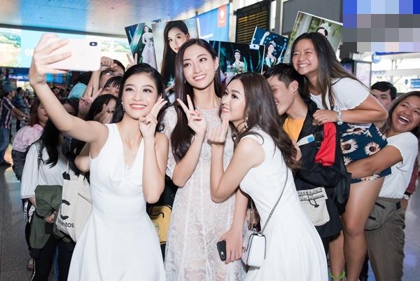 Tân Hoa hậu Thế giới Việt Nam 2019 Lương Thùy Linh gây náo loạn sân bay ngay khi vừa đáp chuyến-11