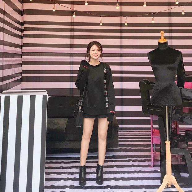 Chân dung gái xinh Sài Gòn được báo nước ngoài săn đón nhờ loạt ảnh mặc bikini siêu nóng bỏng bên hồ bơi-4