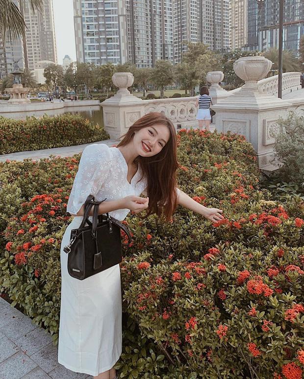 Chân dung gái xinh Sài Gòn được báo nước ngoài săn đón nhờ loạt ảnh mặc bikini siêu nóng bỏng bên hồ bơi-7