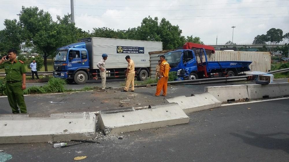 Dừng xe tải đi vệ sinh, tài xế tránh được thùng hàng container đè người-1