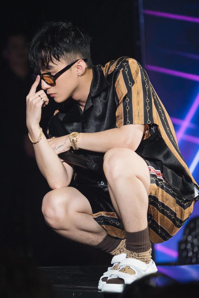 Sơn Tùng M-TP mặc lại set đồ hơn 100 triệu đồng tại Sky Tour 2019-9