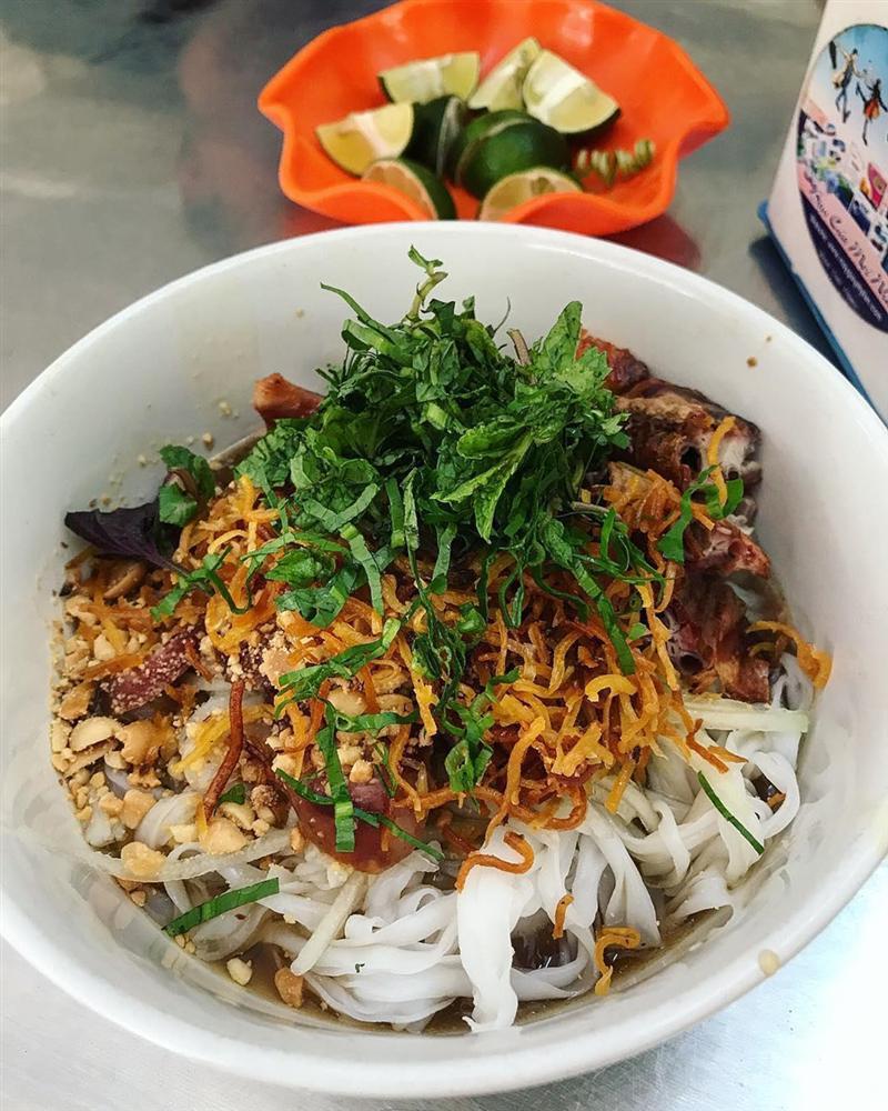 Ghé quê hương Hoa hậu Thùy Linh, thưởng thức coóng phù, nằm khâu-8