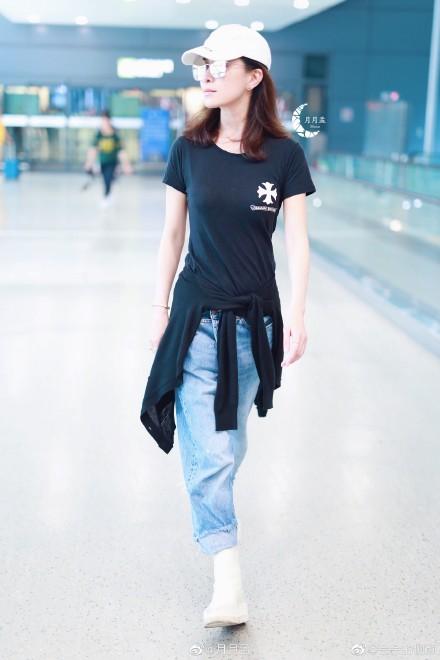 Kế Hoàng hậu Xa Thi Mạn cực giỏi trong khoản hack tuổi nhờ lên đồ năng động, chơi phụ kiện sành điệu-1