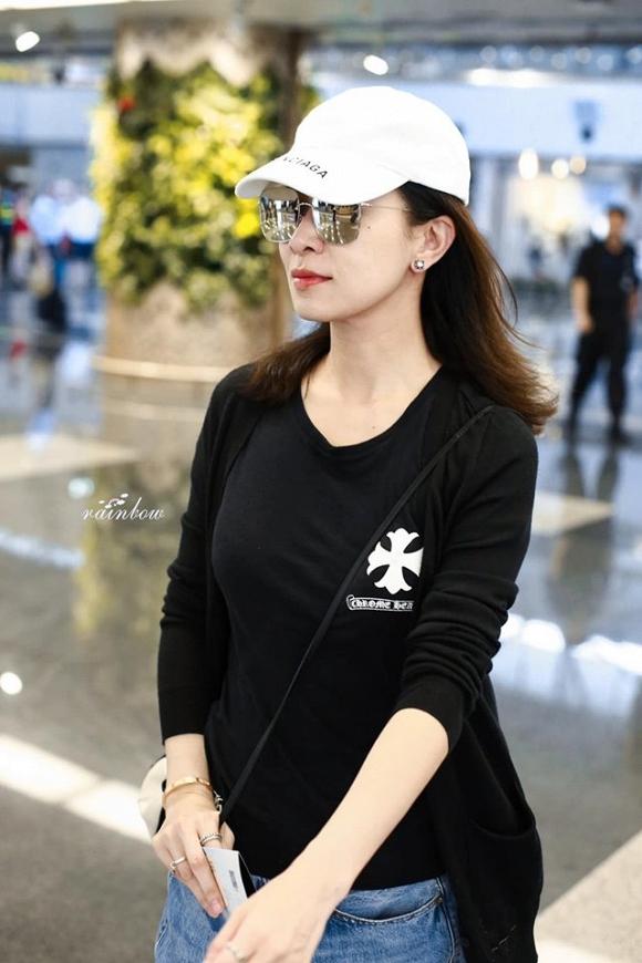 Kế Hoàng hậu Xa Thi Mạn cực giỏi trong khoản hack tuổi nhờ lên đồ năng động, chơi phụ kiện sành điệu-5