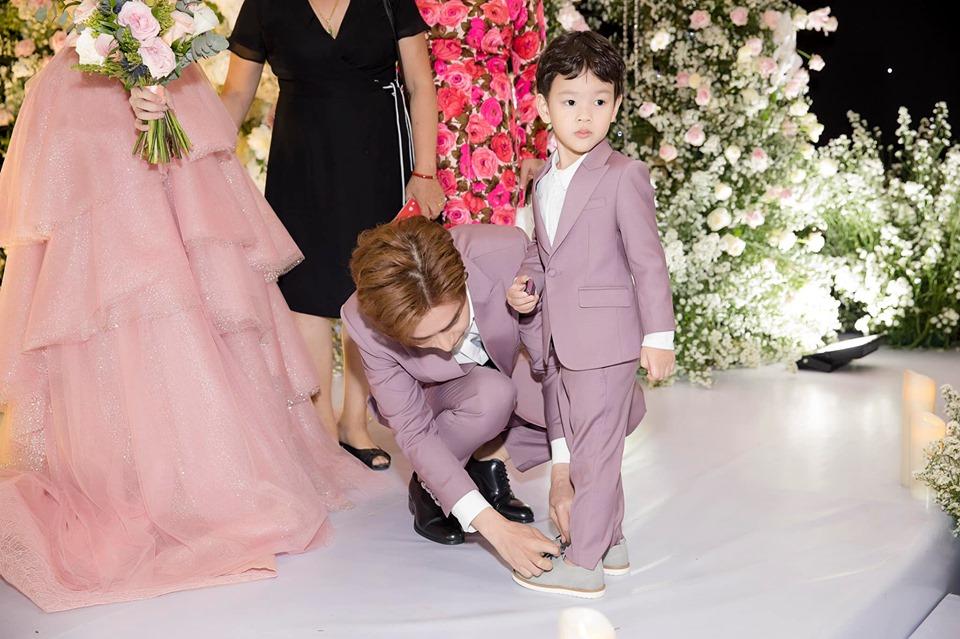 Chồng trẻ Thu Thủy bị tố đối xử không tốt, lén cấu con riêng của vợ ngay trên sóng livestream-6