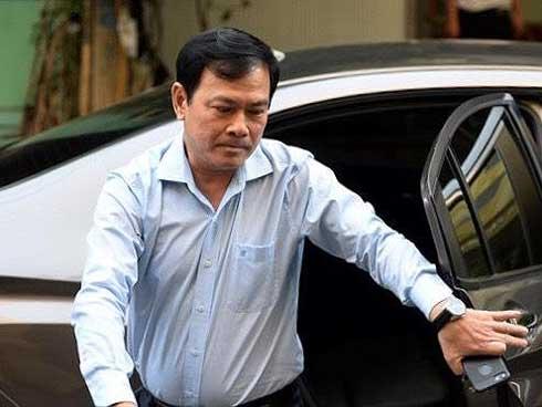 Ông Nguyễn Hữu Linh đến tòa trong hàng rào bảo vệ dày đặc-4