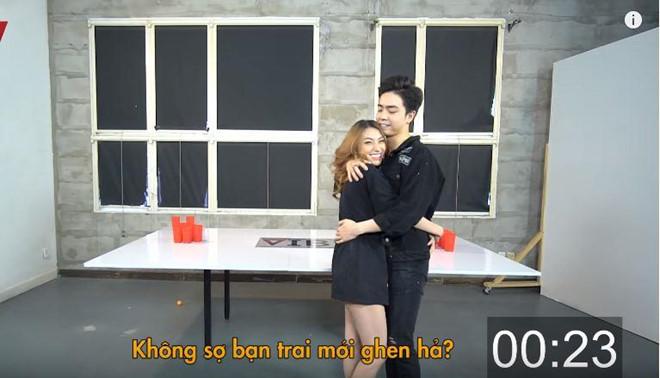 Giữa lùm xùm bị tố đối xử không tốt với con riêng của vợ, chồng Thu Thủy lộ clip từng tham gia gameshow dùng miệng cởi đồ-6