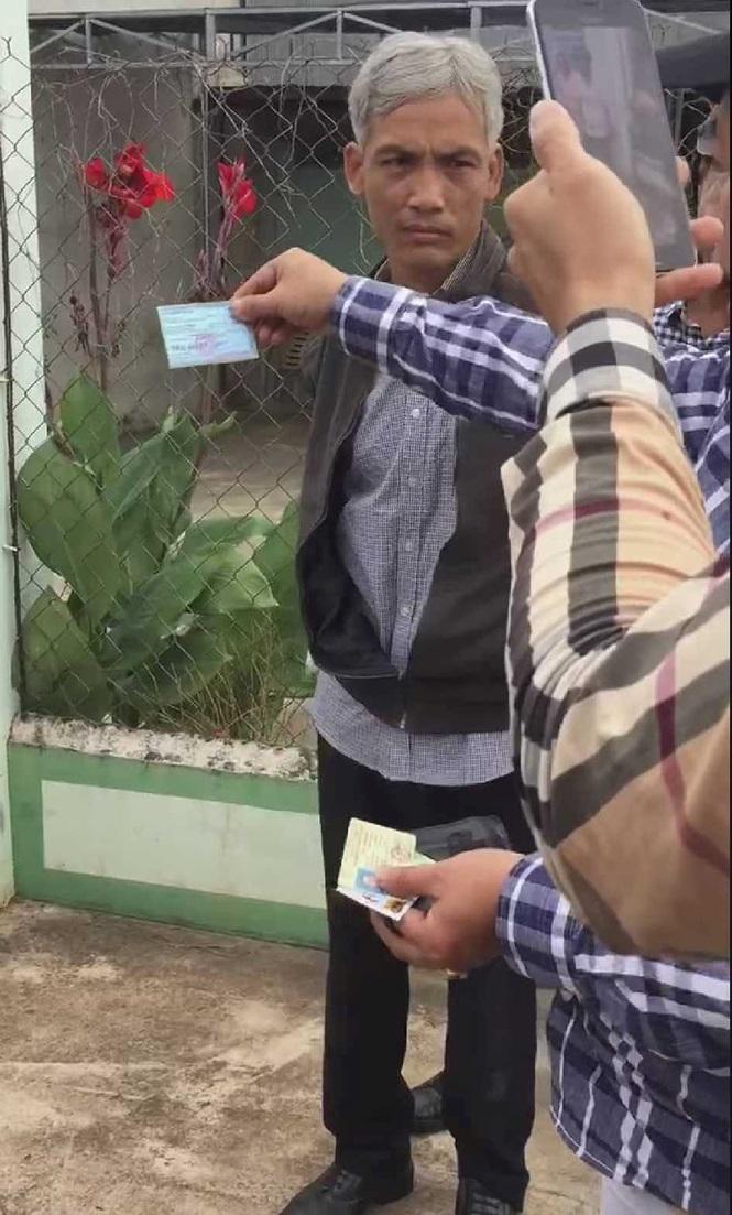 Giây phút bắt tại trận phó Viện trưởng VKSND nhận hối lộ 2.500 USD-7