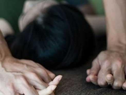 Bắt đối tượng mỗi lần xem phim sex lại nổi hứng sang nhà hàng xóm