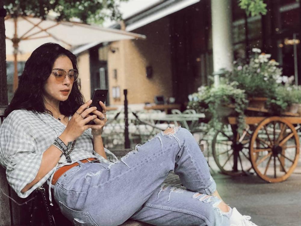 Phạm Hương phô diễn đường cong nghẹt thở với bikini trên bãi biển-9