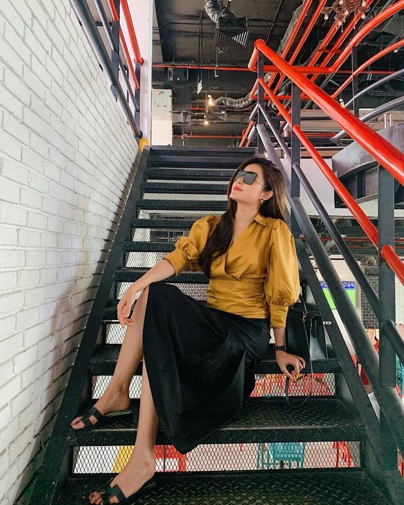 BB Trần mang 20 bộ quần áo sống ảo cho 1 chuyến du lịch - Kaity Nguyễn biến hóa thành quý cô sexy lady-4