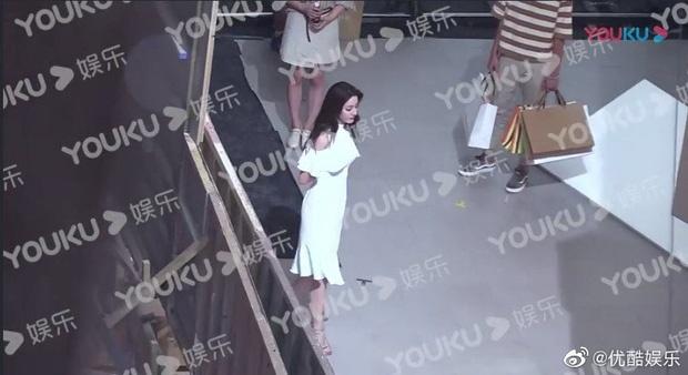 Bị paparazzi tung ảnh chụp lén, Địch Lệ Nhiệt Ba khiến cả CĐM xôn xao vì vòng ba quá khủng-5