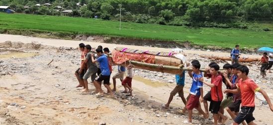 Video lũ cuốn phăng 24 ngôi nhà ở Thanh Hóa trong chớp mắt-1