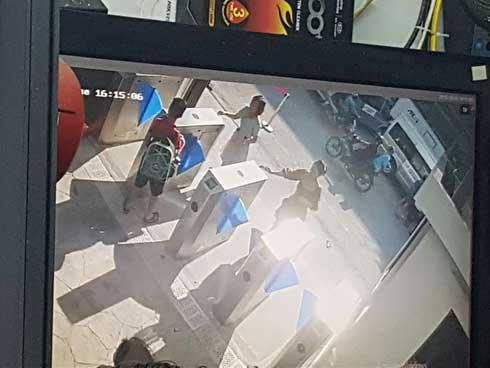 Từ vụ bé trai 6 tuổi trường Gateway, ông bố trẻ quay clip hướng dẫn con cách thoát chết khi bị bỏ quên trên ô tô-1